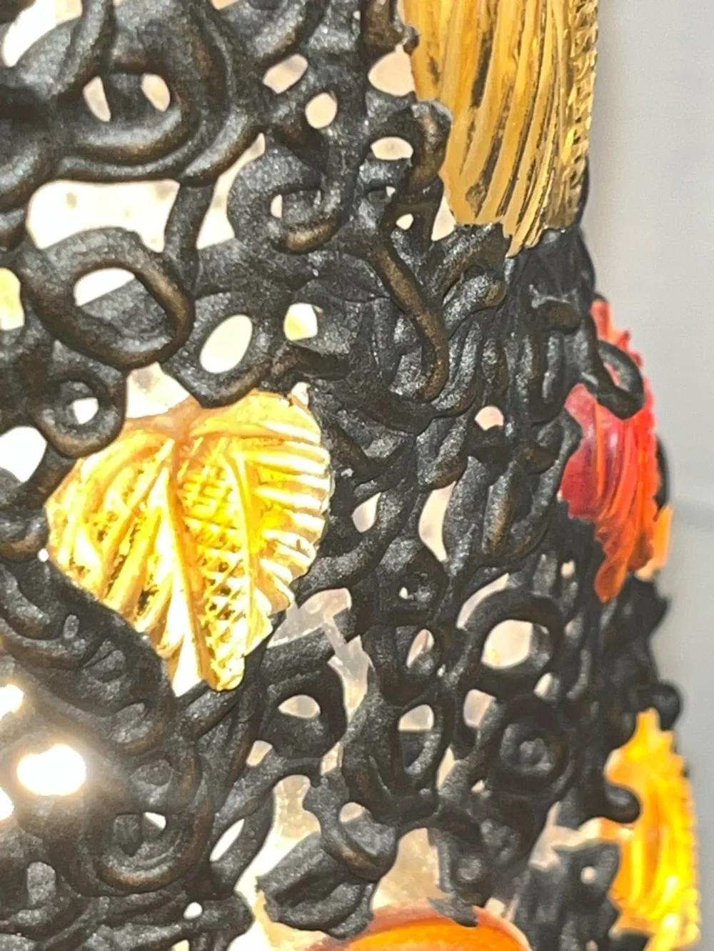 Vintage MCM Leaf Pattern Table Lamp, Glass Shade & Filigree Pattern Wrap